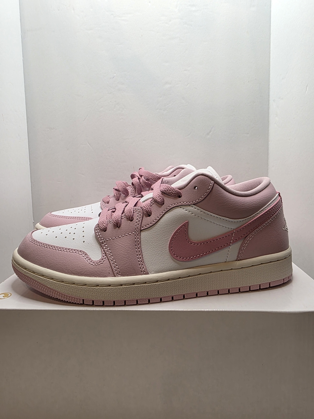 Womans Air Jordan 1 Low Iced Carmine/white 8.5W